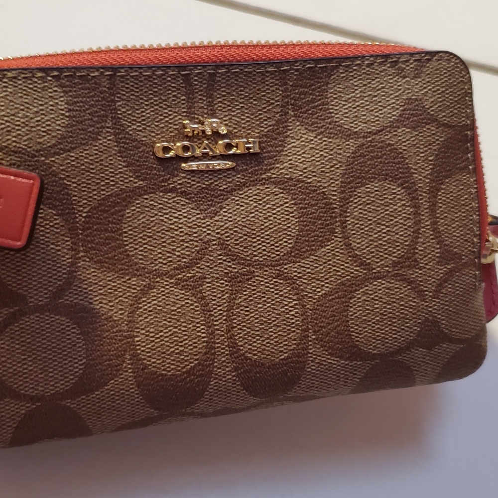 New COACH wristlet/wallet with pink trim - Picture 6 of 8